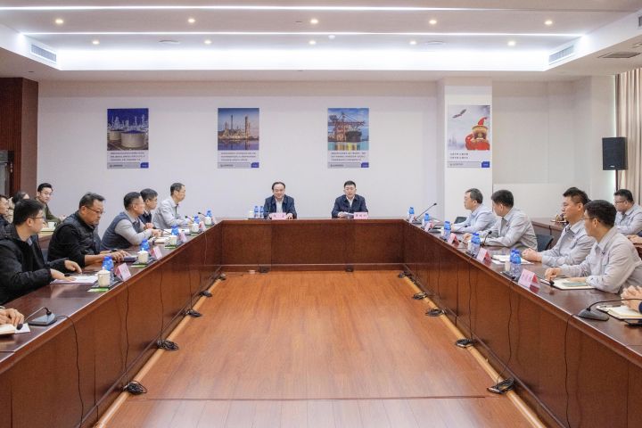 学习贯彻党的二十届四中全会精神市委宣讲团在产业园作宣讲报告